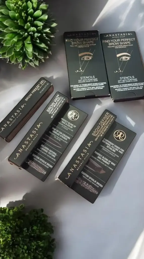 Anastasia Beverly Hills Brow bag set (Brow Freeze Gel ,Brow WIZ skinny Dark Brown ,Brow Definer Dark Brown , 2 brow stencil ) bag set