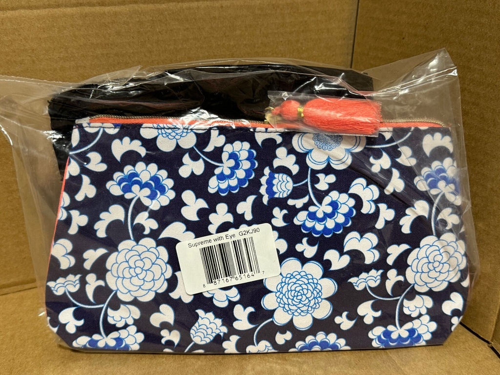 Estée Lauder Into the Blue Revitalizing Supreme with Eye 7 PCs Makeup Travel Set