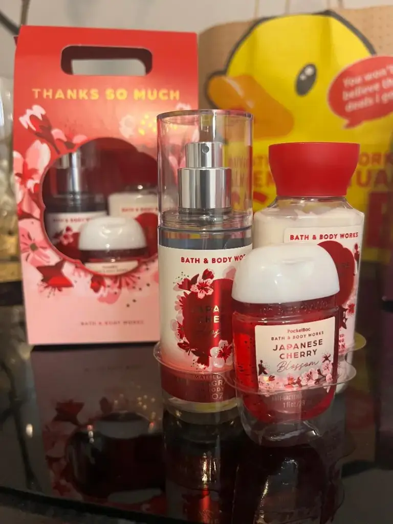 Bath & Body Works  Japanese Cherry Blossom Mini Gift Set ( Body Mist , Hand Sanitizer ,Body Lotion 