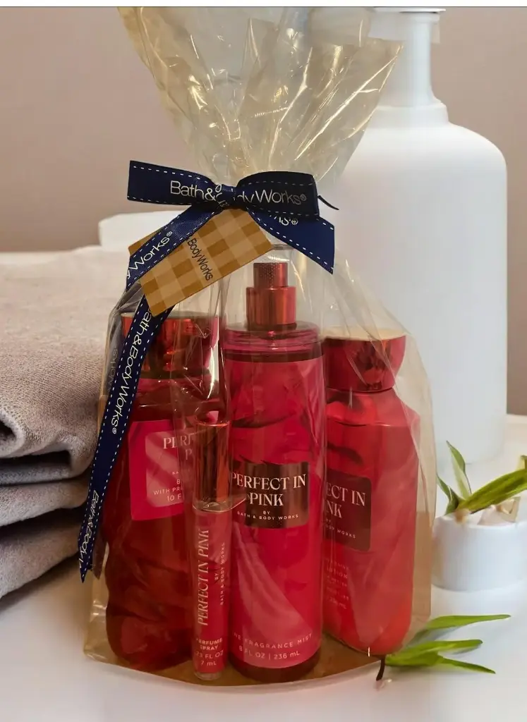 Bath & Body Works Perfect in Pink set (body mist, lotion, shower gel, perfume 7 ml)