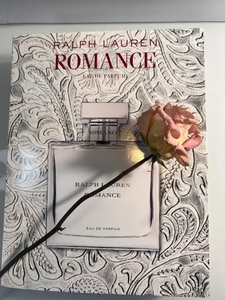 Ralph Lauren Romance - Eau De Parfum 100 Ml , Sensuous moisturizer 75 ml , Sensuous shower gel 75 ml , Refreshing Body Mist 