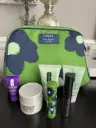 Clinique X Kate Spade New York bag set (clinique smart moisturizer ,all about skin liquid soap ,high impact mascara ,smart clinical repair wrinkle repair serum, 7 day scrub cream ,lipstick plum pop) 