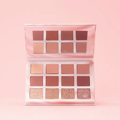 LAWLESS The Dreamy Daisy Eyeshadow Palette 