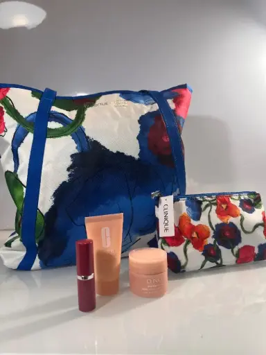  Clinique Jonathan Cohan tote and mini bag set [moisture surge body hydration, plum pop lipstick ,moisture surge 100H auto-replenishing hydrator ]