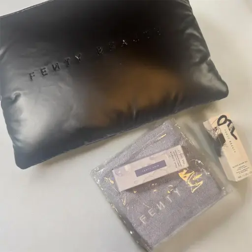Fenty Beauty  Set (wash cloth,Gloss Bomb Oil Luminizing Lip Oil 'N Gloss full size superfine suga ,large makeup bag ,mini total 
cleanser )